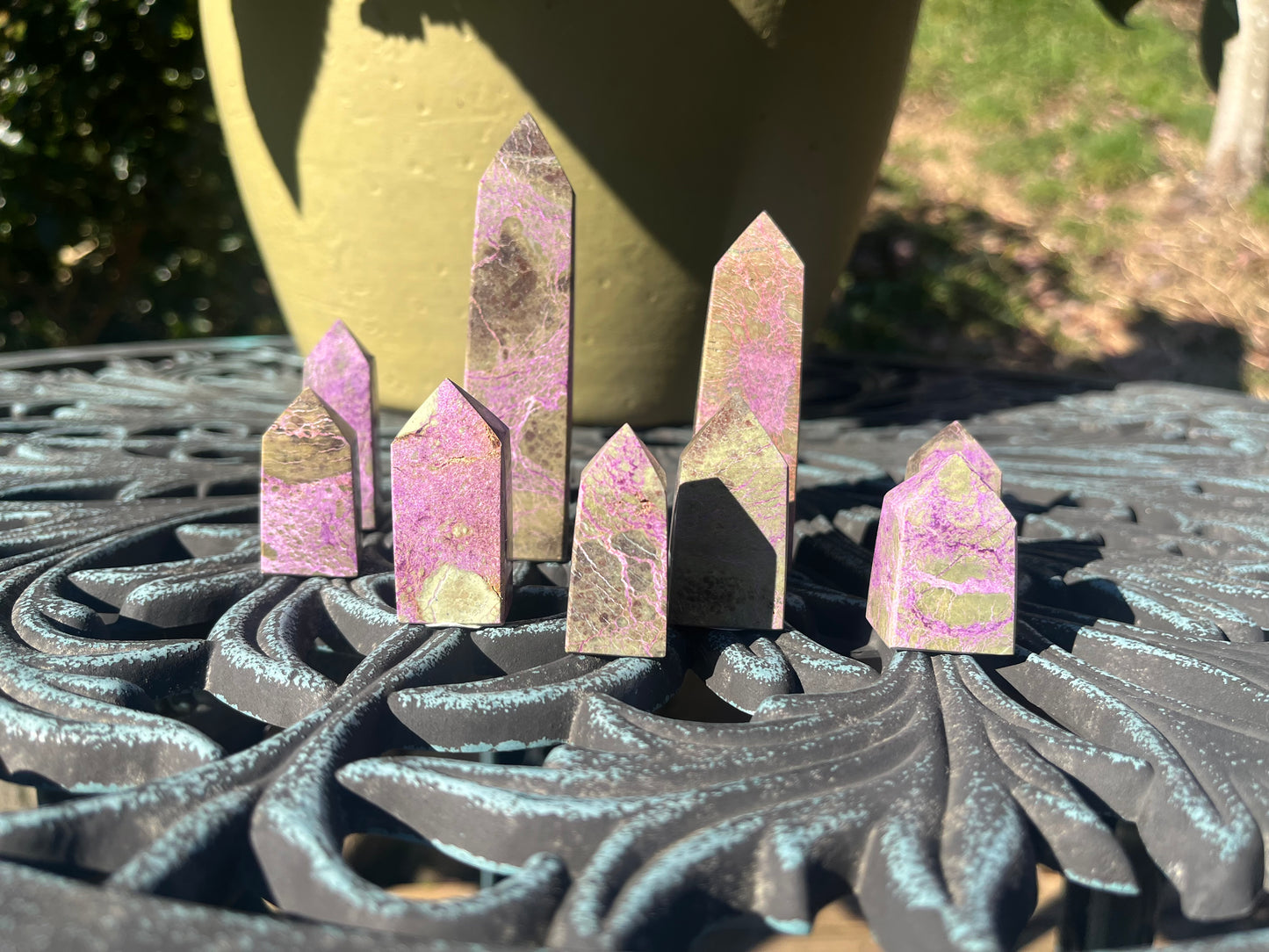 Atlantisite Towers (Stichtite in Serpentine)
