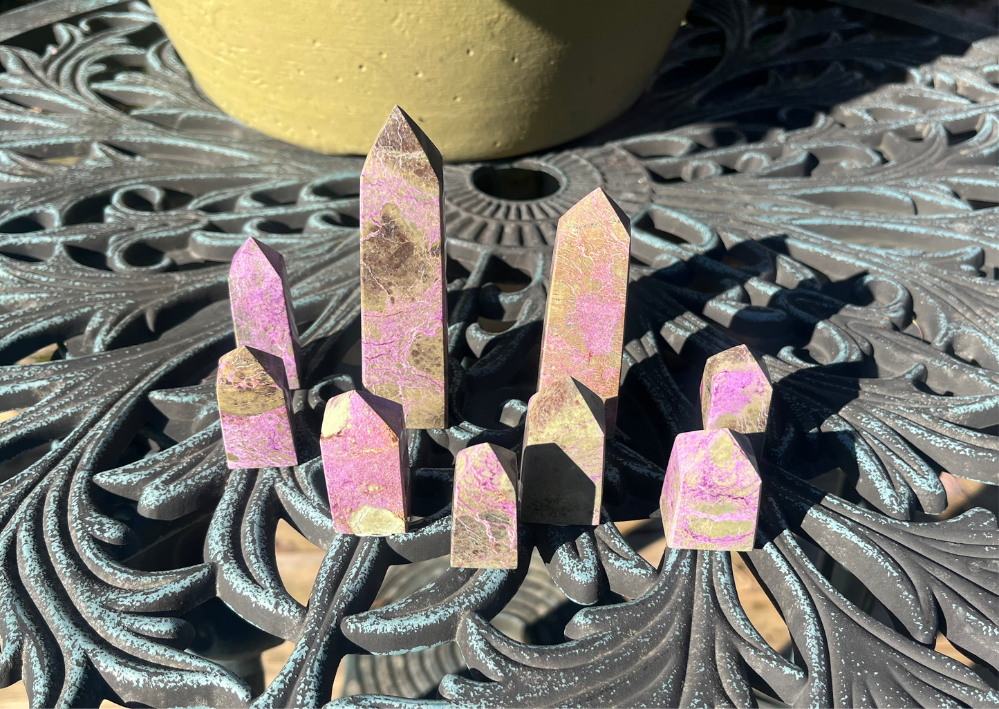 Atlantisite Towers (Stichtite in Serpentine)